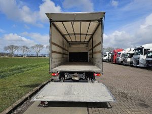 Przestrzeń ładunkowa — Volvo FL 240.14 MANUAL AIRCO LIFT z 2021 roku