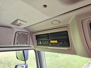 Wyposażenie specjalne wnętrza — Volvo FL 250.12 z 2017 roku