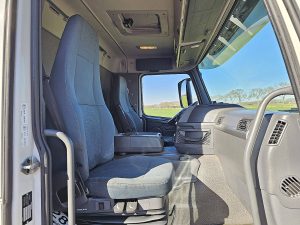 Wnętrze kabiny — Volvo FM 13.500 19.000L z 2011 roku