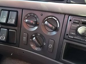 Wyposażenie specjalne wnętrza — Volvo FM 13.500 19.000L z 2011 roku