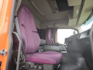 Wnętrze kabiny — Volvo FM 500 6X4 LIFT AXLE PTO+HY z 2022 roku
