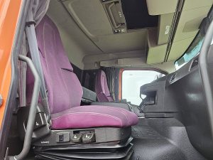 Wnętrze kabiny — Volvo FM 500 6X4 LIFT AXLE PTO+HY z 2022 roku