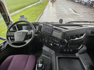 Deska rozdzielcza i stanowisko kierowcy — Volvo FM 500 6X4 LIFT AXLE PTO+HY z 2022 roku
