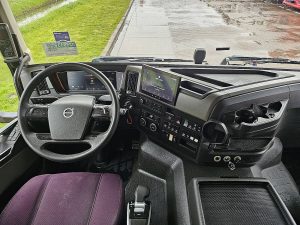 Deska rozdzielcza i stanowisko kierowcy — Volvo FM 500 6X4 LIFT AXLE PTO+HY z 2022 roku