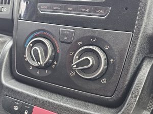 Wyposażenie specjalne wnętrza, ujęcie 2 — Citroën JUMPER 2.0 Bakwagen Laadklep AC z 2019 roku
