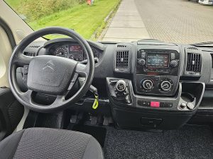 Deska rozdzielcza i stanowisko kierowcy — Citroën JUMPER 2.0 Bakwagen Laadklep AC z 2019 roku