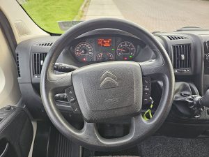 Wyposażenie specjalne wnętrza — Citroën JUMPER 2.2 BHDI 120 L2H2 z 2022 roku