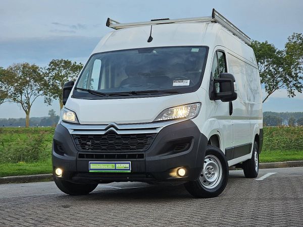 Citroën JUMPER 2.2 BHDI 120 L2H2 z 2022 roku, blaszak z zagranicy — przód pojazdu