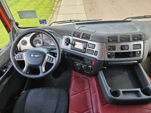 Deska rozdzielcza i stanowisko kierowcy — DAF CF 340 4x2 FTS Airco z 2018 roku