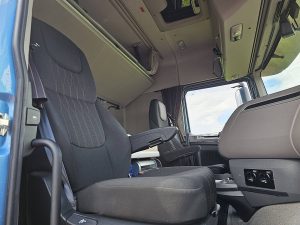 Wnętrze kabiny — DAF XF 430 z 2018 roku