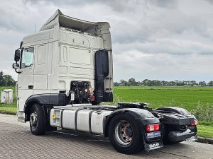 Strona kierowcy z tyłu — DAF XF 450 z 2019 roku