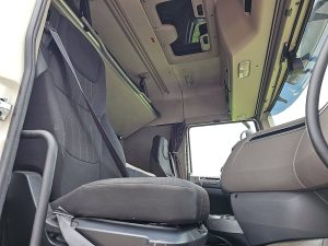 Wnętrze kabiny — DAF XF 450 z 2019 roku
