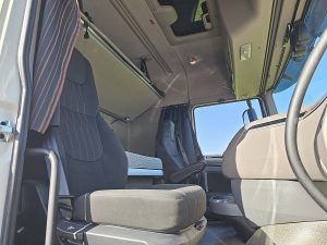 Wnętrze kabiny — DAF XF 450 z 2019 roku