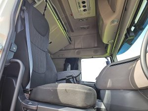 Wnętrze kabiny — DAF XF 480 z 2018 roku