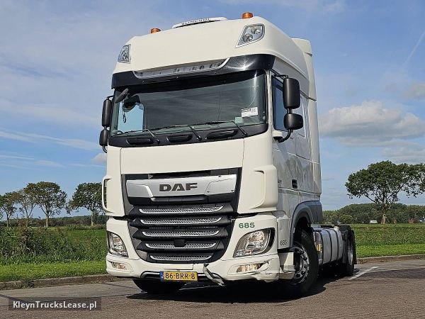 DAF XF 480 z 2018 roku, ciągnik siodłowy z zagranicy — przód pojazdu