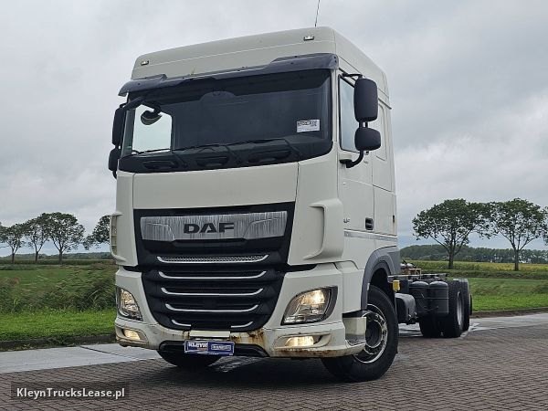 DAF XF 480 6x2*4 z 2018 roku, podwozie z kabiną z zagranicy — przód pojazdu