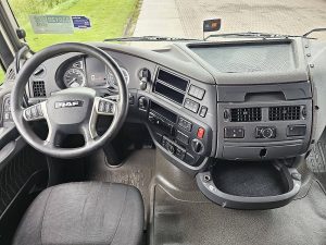 Deska rozdzielcza i stanowisko kierowcy — DAF XF 480 SSC MEGA 491TKM z 2019 roku