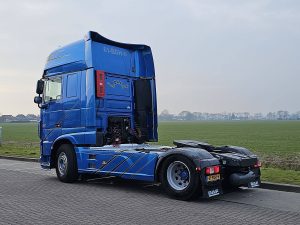 Strona kierowcy z tyłu — DAF XF 510 z 2013 roku