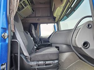 Wnętrze kabiny — DAF XF 510 z 2013 roku