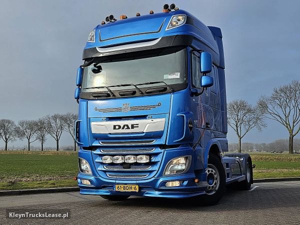 DAF XF 510 z 2013 roku, ciągnik siodłowy z zagranicy — przód pojazdu