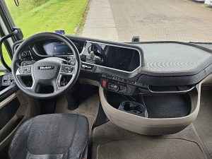 Deska rozdzielcza i stanowisko kierowcy — DAF XG 480 ZF-intarder z 2022 roku