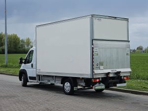 Strona kierowcy z tyłu — Fiat DUCATO 2.2 Bakwagen Laadklep! z 2021 roku