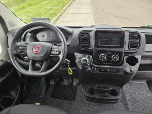 Deska rozdzielcza i stanowisko kierowcy — Fiat DUCATO 2.2 Bakwagen Laadklep! z 2021 roku