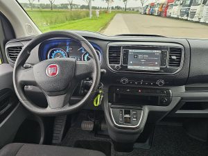 Deska rozdzielcza i stanowisko kierowcy — Fiat E-SCUDO SOH 94.5% 136pk!! z 2022 roku
