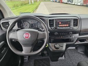 Deska rozdzielcza i stanowisko kierowcy — Fiat SCUDO 2.0 L3 XL Dubbele Cabine z 2023 roku