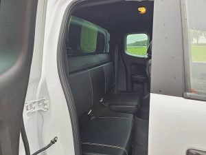 Rzędy siedzeń i ścianka działowa — Ford RANGER 2.0 AUT. 213 WILDTRACK z 2023 roku