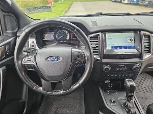 Deska rozdzielcza i stanowisko kierowcy — Ford RANGER 2.0 AUT. 213 WILDTRACK z 2023 roku