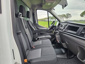 Wnętrze kabiny — Ford TRANSIT 2.0 Bakwagen Laadklep! z 2022 roku