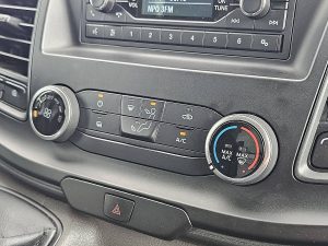 Wyposażenie specjalne wnętrza — Ford TRANSIT 2.0 Bakwagen Laadklep! z 2022 roku