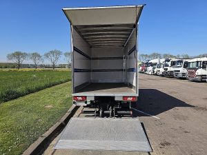 Przestrzeń ładunkowa — Ford TRANSIT 2.0 Bakwagen Laadklep! z 2023 roku
