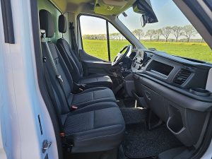 Wnętrze kabiny — Ford TRANSIT 2.0 Bakwagen Laadklep! z 2023 roku