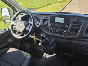 Deska rozdzielcza i stanowisko kierowcy — Ford TRANSIT 2.0 Bakwagen Laadklep! z 2023 roku