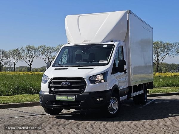 Ford TRANSIT 2.0 Bakwagen Laadklep! z 2023 roku, blaszak z zagranicy — przód pojazdu