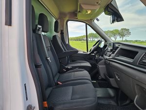 Wnętrze kabiny — Ford TRANSIT 2.0 Bakwagen Laadklep! z 2023 roku