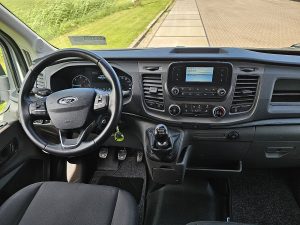 Deska rozdzielcza i stanowisko kierowcy — Ford TRANSIT 2.0 Bakwagen Laadklep! z 2023 roku