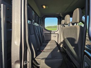 Rzędy siedzeń i ścianka działowa — Ford TRANSIT 2.0 DUB.Cab Open-Laadbak z 2021 roku