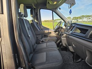 Wnętrze kabiny — Ford TRANSIT 2.0 DUB.Cab Open-Laadbak z 2021 roku
