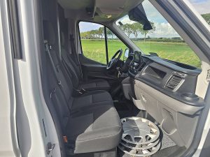 Wnętrze kabiny — Ford TRANSIT 2.0 L2H2 Koelwagen Klep! z 2022 roku