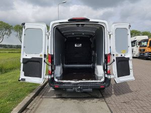 Przestrzeń ładunkowa — Ford TRANSIT 2.0 L3H2 Camera Euro6 AC z 2022 roku