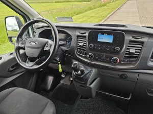 Deska rozdzielcza i stanowisko kierowcy — Ford TRANSIT 2.0 L3H2 Camera Euro6 AC z 2022 roku