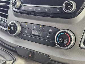 Wyposażenie specjalne wnętrza, ujęcie 2 — Ford TRANSIT 2.0 TDCI 130 L4H3 z 2021 roku