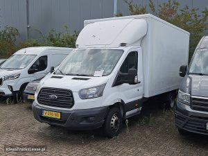 Strona kierowcy z przodu — Ford TRANSIT z 2017 roku