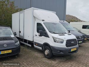 Strona pasażera z przodu — Ford TRANSIT z 2017 roku