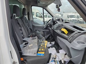 Wnętrze kabiny — Ford TRANSIT z 2017 roku