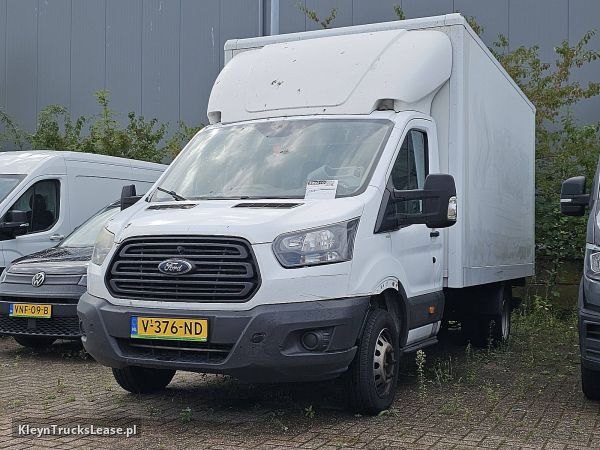 Ford TRANSIT z 2017 roku, blaszak z zagranicy — przód pojazdu