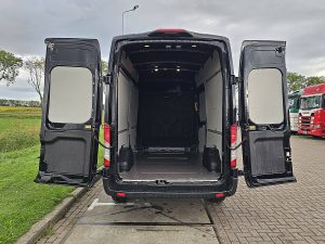 Przestrzeń ładunkowa — Ford TRANSIT 330 L3H3 XL Navi Carplay z 2023 roku